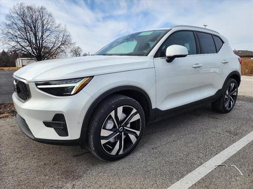 2025 Volvo XC40 Plus Bright Theme