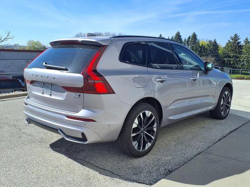 Aurora Silver 2026 Volvo XC60 B5 Plus