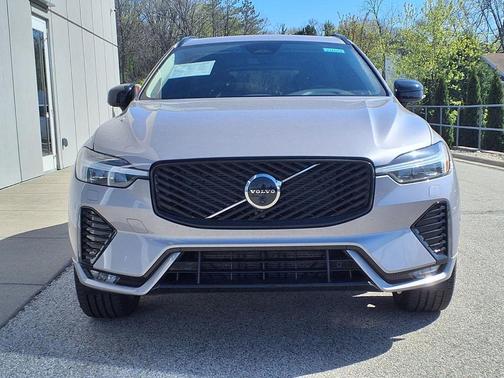 Aurora Silver 2026 Volvo XC60 B5 Plus