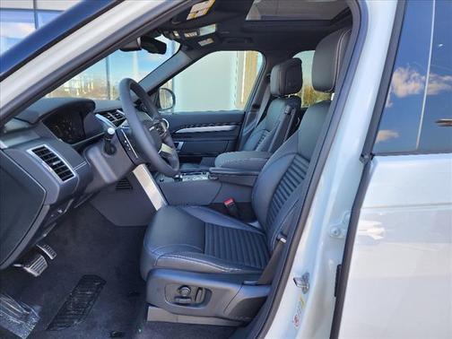 2024 Land Rover Discovery P300 Dynamic SE