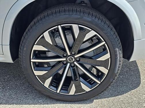 2025 Volvo XC90 Plug-In Hybrid T8 Plus 7-Seater