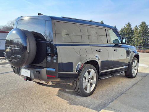 Santorini 2026 Land Rover Defender P400 X-Dynamic SE