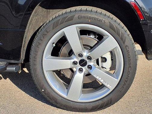 Santorini 2026 Land Rover Defender P400 X-Dynamic SE