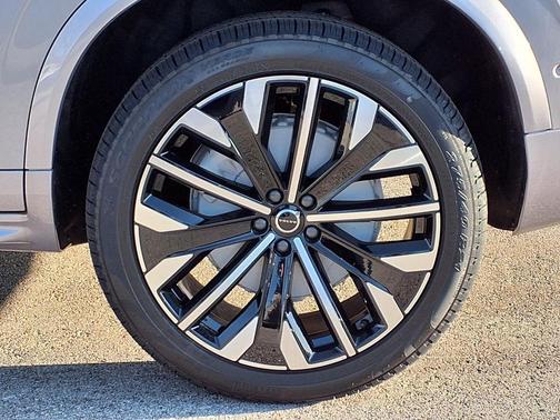 Aurora Silver 2026 Volvo XC90 Plus, B5 AWD Gas (mild hybrid), Gasoline, Bright, 7 Seats