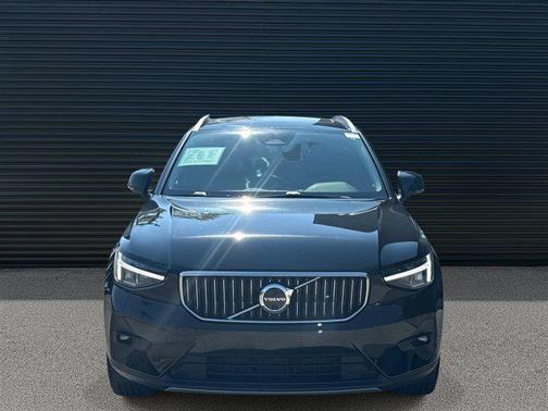 2025 Volvo XC40 B5 Plus Bright Theme