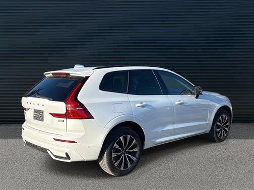 2025 Volvo XC60 B5 Plus