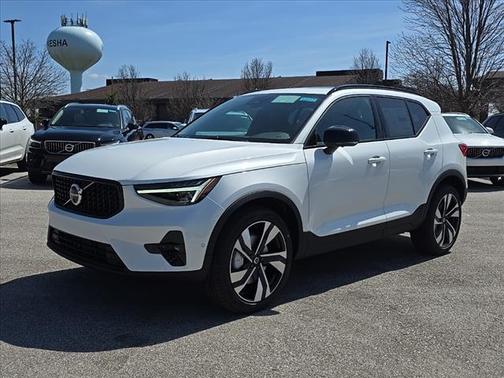 2025 Volvo XC40 B5 Ultra Dark Theme