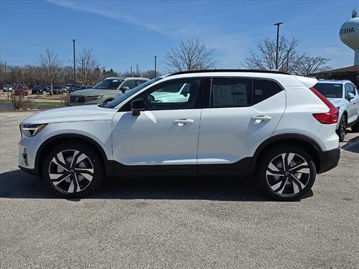 2025 Volvo XC40 B5 Ultra Dark Theme