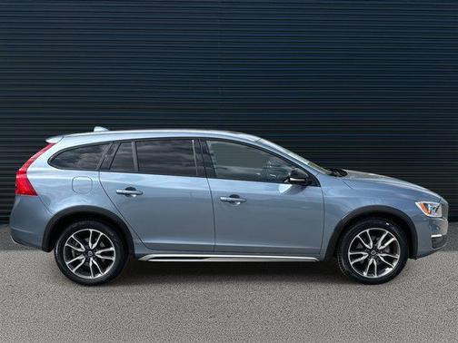 2018 Volvo V60 Cross Country T5