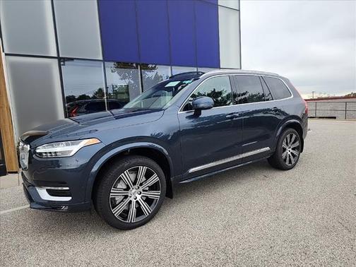 2025 Volvo XC90 B6 Plus 6-Seater