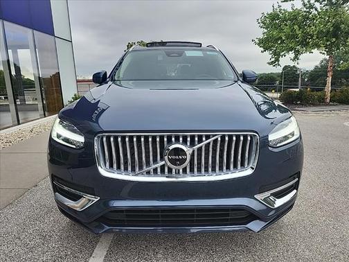 2025 Volvo XC90 B6 Plus 6-Seater
