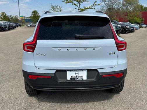Cloud Blue 2026 Volvo XC40 Ultra, B5 AWD Gas (mild hybrid), Dark