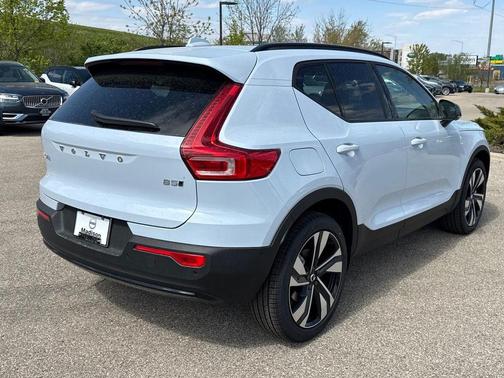Cloud Blue 2026 Volvo XC40 Ultra, B5 AWD Gas (mild hybrid), Dark