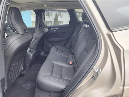 2025 Volvo XC60 B5 Plus