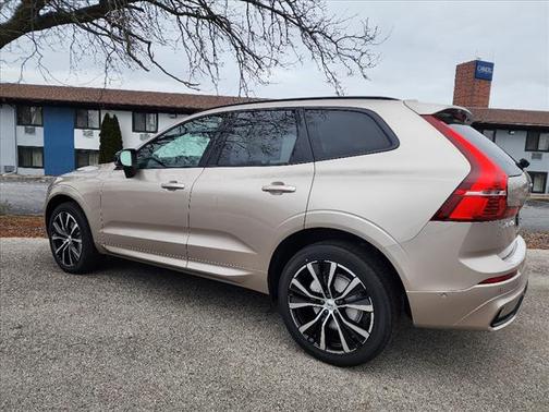 2025 Volvo XC60 B5 Plus