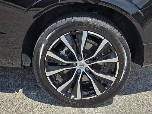2025 Volvo XC60 B5 Ultra