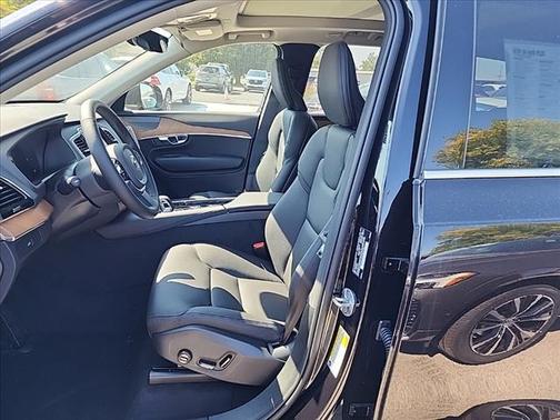 2025 Volvo XC90 B6 Plus 7-Seater