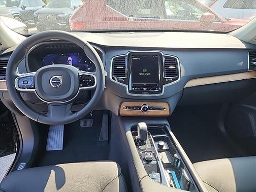 2025 Volvo XC90 B6 Plus 7-Seater