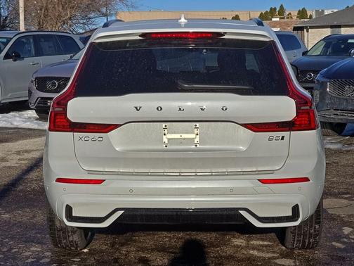 Crystal White Metallic 2026 Volvo XC60 B5 Plus