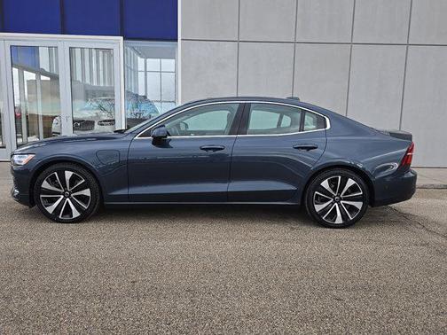 2023 Volvo S60 Recharge Plug-In Hybrid T8 Ultimate Bright Theme