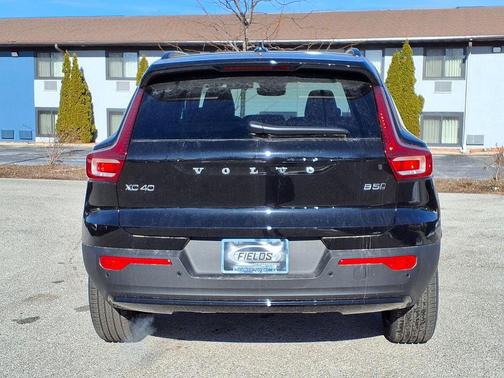 Onyx Black 2026 Volvo XC40 Plus, B5 AWD Gas (mild hybrid), Dark