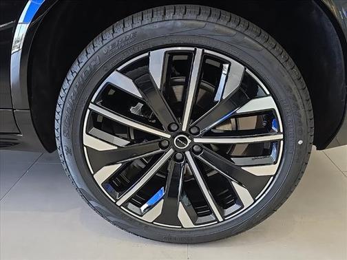 2025 Volvo XC90 B5 Plus 6-Seater