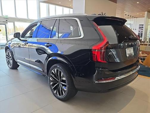 2025 Volvo XC90 B5 Plus 6-Seater