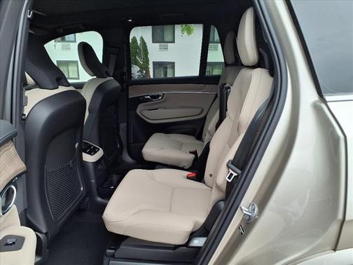 2025 Volvo XC90 Plug-In Hybrid T8 Plus 6-Seater
