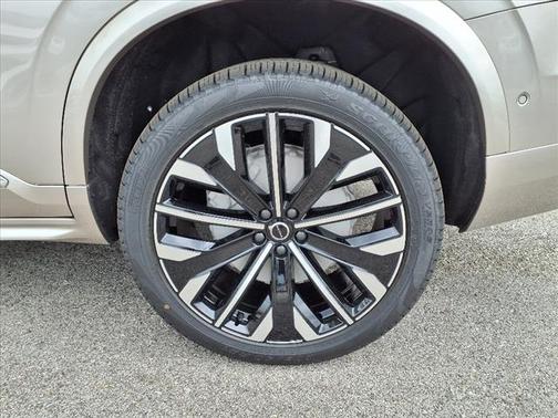 2025 Volvo XC90 Plug-In Hybrid T8 Plus 6-Seater
