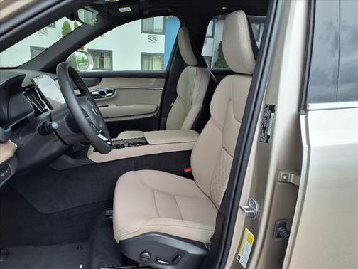 2025 Volvo XC90 Plug-In Hybrid T8 Plus 6-Seater