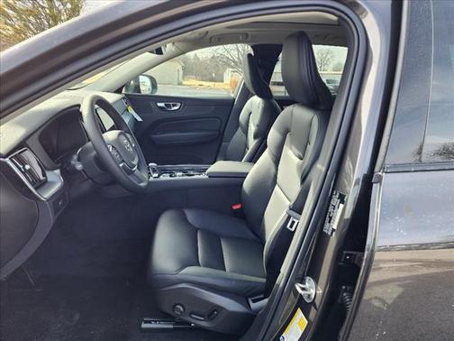 2025 Volvo XC60 B5 Core