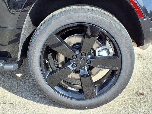 Santorini 2026 Land Rover Defender P400 X-Dynamic SE