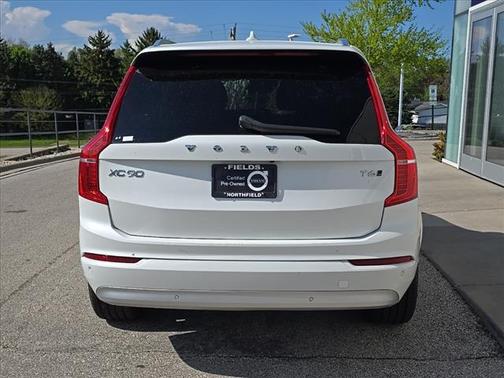 2022 Volvo XC90 T6 Momentum