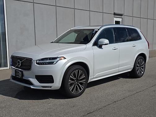 2022 Volvo XC90 T6 Momentum