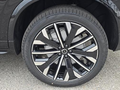 2025 Volvo XC90 Plug-In Hybrid T8 Plus 7-Seater