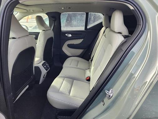 2025 Volvo XC40 B5 Plus Dark Theme