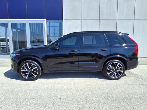 Onyx Black Metallic 2023 Volvo XC90 Recharge Plug-In Hybrid T8 Ultimate Dark Theme 7-Seater
