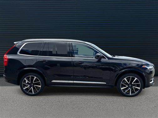 2023 Volvo XC90 B5 Plus