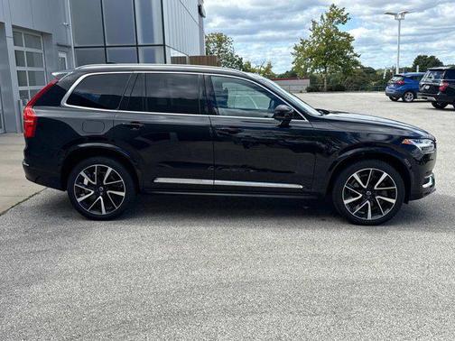 2023 Volvo XC90 B5 Plus