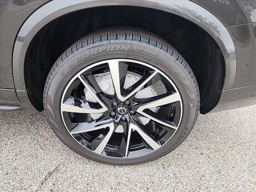 2025 Volvo XC90 B6 Plus 7-Seater