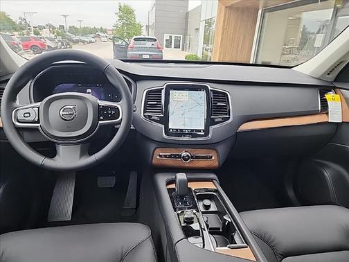 2025 Volvo XC90 B6 Plus 7-Seater