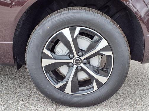 Mulberry Metallic 2026 Volvo XC60 B5 Core