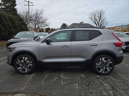 Aurora Silver 2026 Volvo XC40 Ultra, B5 AWD Gas (mild hybrid), Dark
