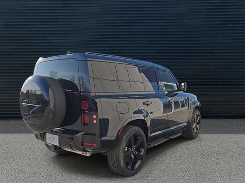 2025 Land Rover Defender 110 P400 X-Dynamic SE