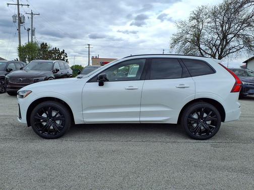 Crystal White Metallic 2026 Volvo XC60 B5 Ultra Black Edition