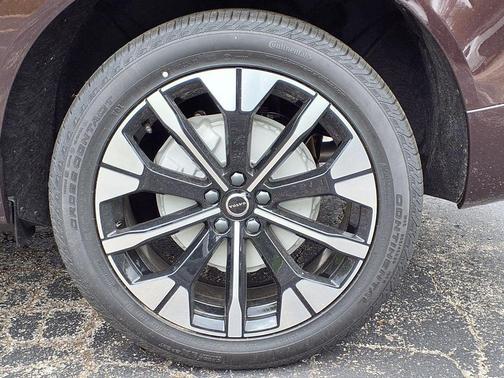 Mulberry Metallic 2026 Volvo XC60 B5 Ultra