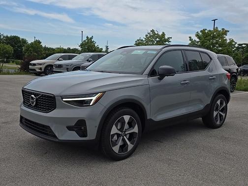 2026 Volvo XC40 B5 Plus