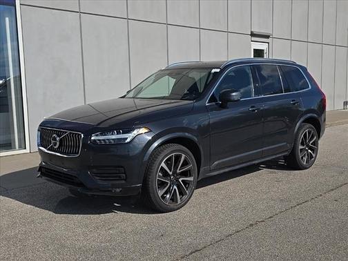 2022 Volvo XC90 T6 Momentum