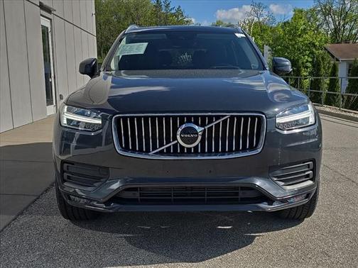 2022 Volvo XC90 T6 Momentum
