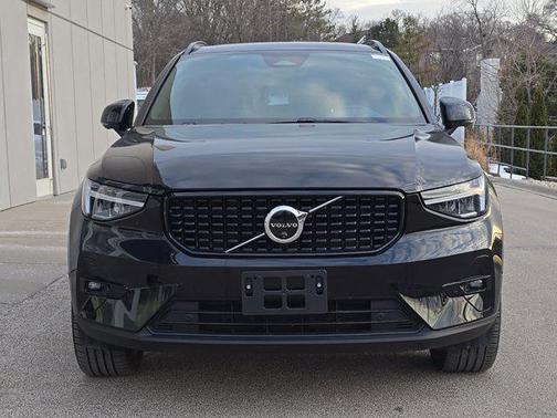 2025 Volvo XC40 B5 Plus Dark Theme